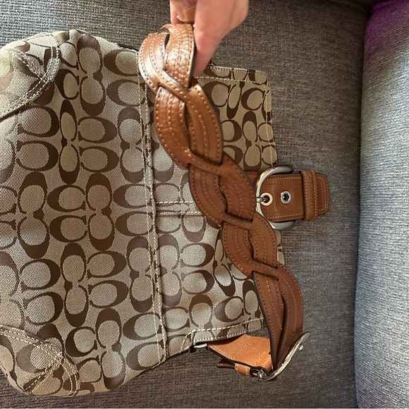 Vintage Hobo Coach bag. Great condition. Nice leather buckle and strap. - Picture 4 of 6